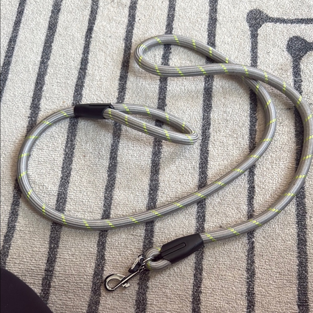 Reebok Gray and Yellow Leash